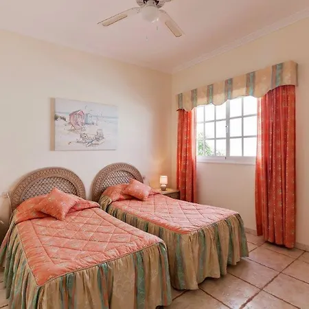 Villa Mercedes With Heated Pool And Wifi Internet